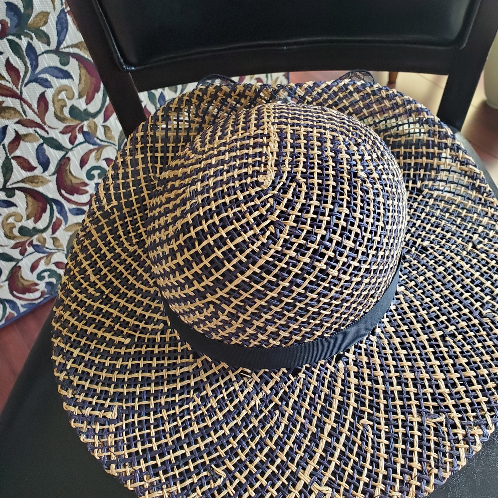 Elegant Black and Tan Woven Sun Hat